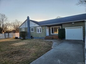 20 Bogota Rd in Mastic Beach, NY - Building Photo