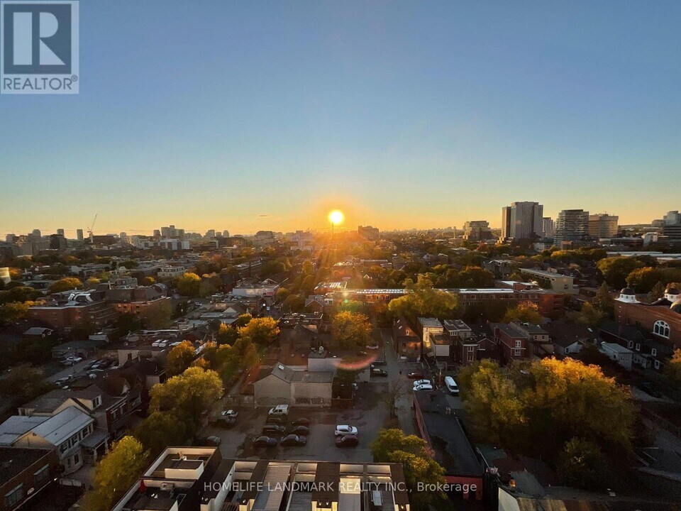 195 McCaul St in Toronto, ON - Building Photo