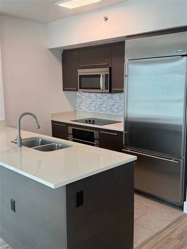 55 SE 6th St, Unit 1902 in Miami, FL - Building Photo - Building Photo