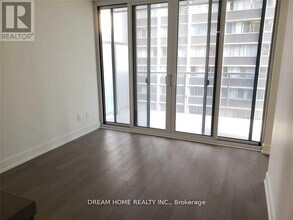 7-817 Grenville St in Toronto, ON - Building Photo - Building Photo