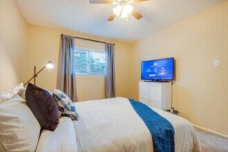 114 High Oak in Universal City, TX - Building Photo - Building Photo