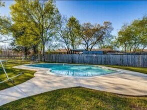 7120 Sorenson Cir in Dallas, TX - Building Photo - Building Photo