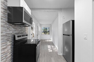 1831 Juno Rd in North Palm Beach, FL - Building Photo - Building Photo