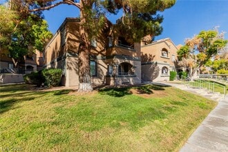 221 Mission Catalina Ln in Las Vegas, NV - Building Photo - Building Photo