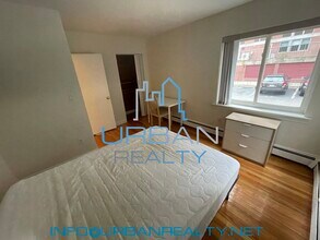 2016 Commonwealth Ave in Boston, MA - Building Photo - Building Photo