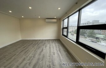 1028 Commonwealth Ave in Boston, MA - Building Photo - Building Photo