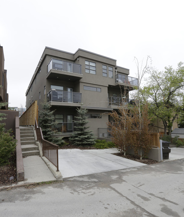 1707 27th Ave SW in Calgary, AB - Building Photo