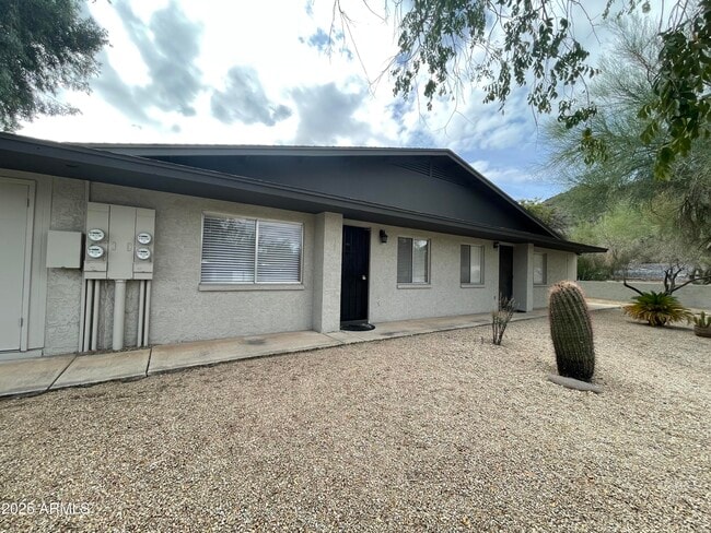37217 N Conestoga Trail in Cave Creek, AZ - Foto de edificio - Building Photo