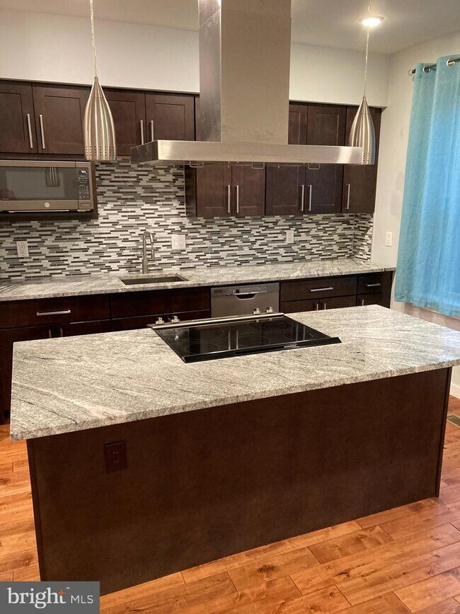 2015 S Hutchinson St-Unit -3 in Philadelphia, PA - Building Photo - Building Photo