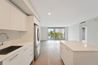 1500 Bay Rd, Unit N-1014 in Miami Beach, FL - Building Photo - Building Photo