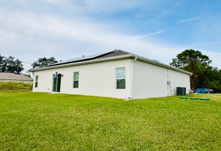 1530 Palatka Rd SE in Palm Bay, FL - Building Photo - Building Photo