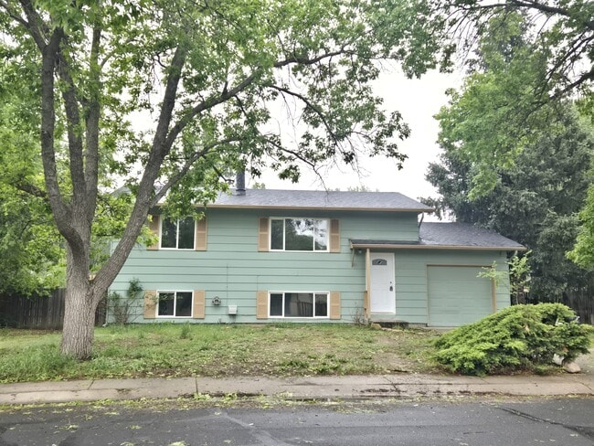 property at 4566 Adieu Cir
