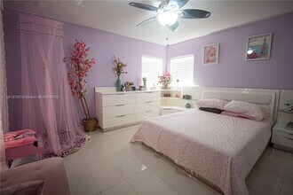 8521 NW 53rd St in Lauderhill, FL - Building Photo - Building Photo