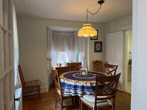 94 Eustis Ave in Newport, RI - Foto de edificio - Building Photo