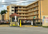 9915 W Okeechobee Rd in Hialeah Gardens, FL - Foto de edificio - Building Photo