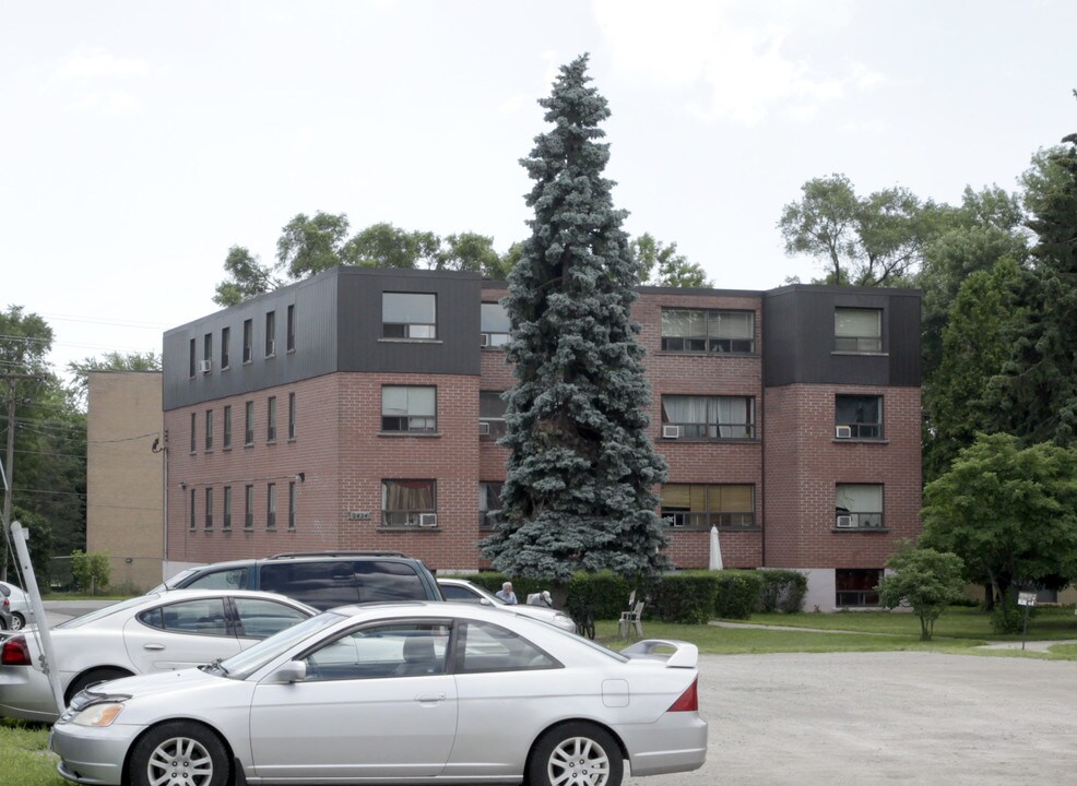 New Street in Burlington, ON - Building Photo