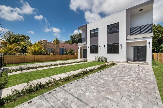 1161 NW 30th St in Miami, FL - Building Photo - Building Photo