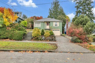 3943 SW Rose St in Seattle, WA - Building Photo