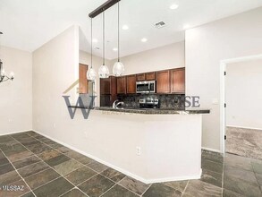 2010 E River Rd in Tucson, AZ - Building Photo - Building Photo