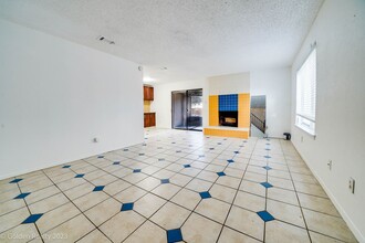 4009 N Garland Ave in Garland, TX - Foto de edificio - Building Photo