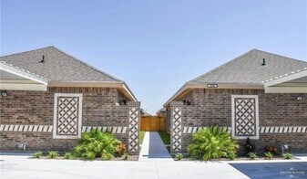 8 E St in Mission, TX - Building Photo