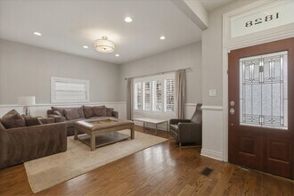 1828 W Berenice Ave in Chicago, IL - Foto de edificio - Building Photo