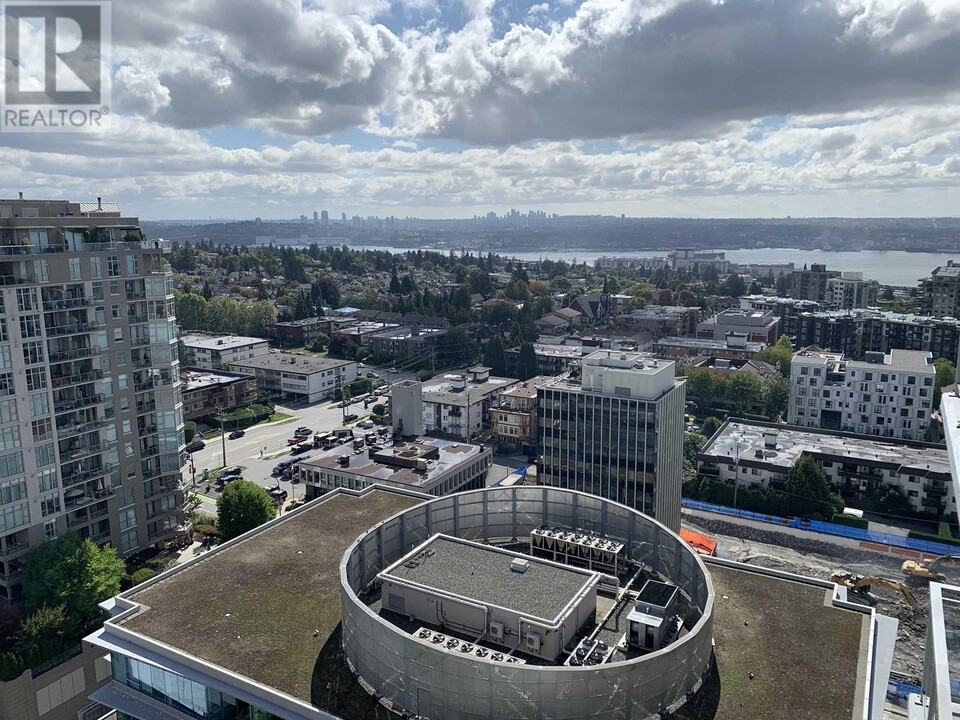 125-1125 14th St E in North Vancouver, BC - Building Photo