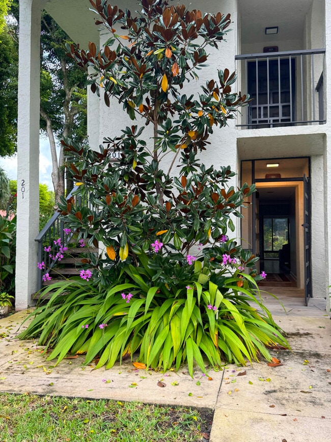 5750 Fairway Park Ct in Boynton Beach, FL - Building Photo - Building Photo