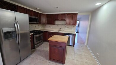 1117 Franklin Ln in Buffalo Grove, IL - Foto de edificio - Building Photo