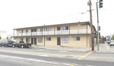 2700-2714 West St in Oakland, CA - Building Photo - Building Photo