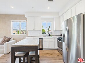 14525 Killion St in Los Angeles, CA - Building Photo - Building Photo