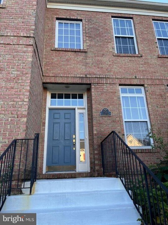 7522 Lindberg Dr in Alexandria, VA - Building Photo