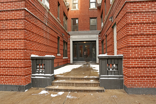 141 W 16th St in New York, NY - Foto de edificio - Building Photo