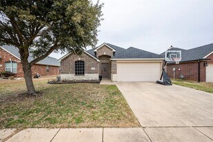 8143 Guadalupe Rd in Arlington, TX - Building Photo