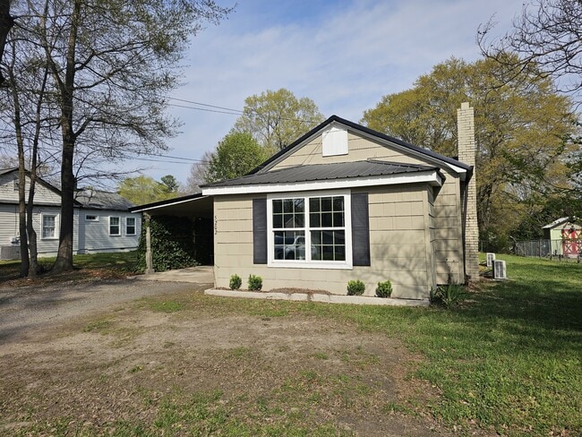 5202 Dellinger Cir in Cherryville, NC - Building Photo - Building Photo