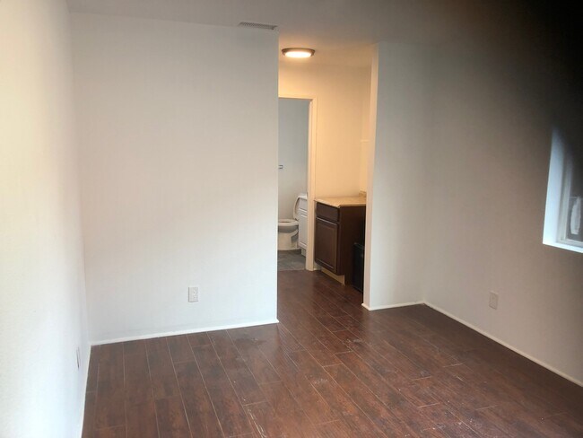 2535 Hauser Blvd in Los Angeles, CA - Building Photo - Building Photo