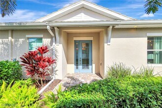 8825 St Lucia Dr in Naples, FL - Building Photo - Building Photo