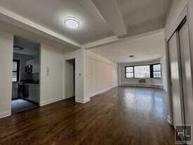 219 E 69th St in New York, NY - Building Photo