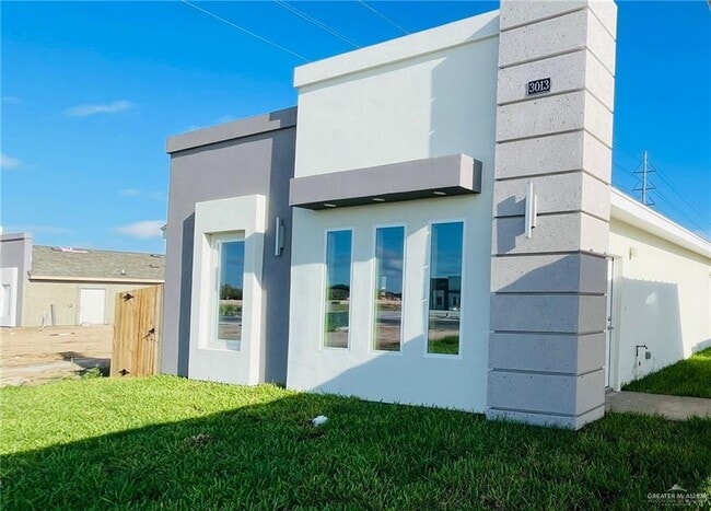 property at 3013 W Driftwood St