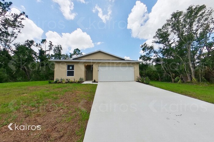 18415 Toronto Ave in Port Charlotte, FL - Building Photo