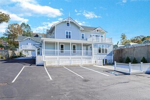 110 School St, Unit 6 in Glen Cove, NY - Building Photo