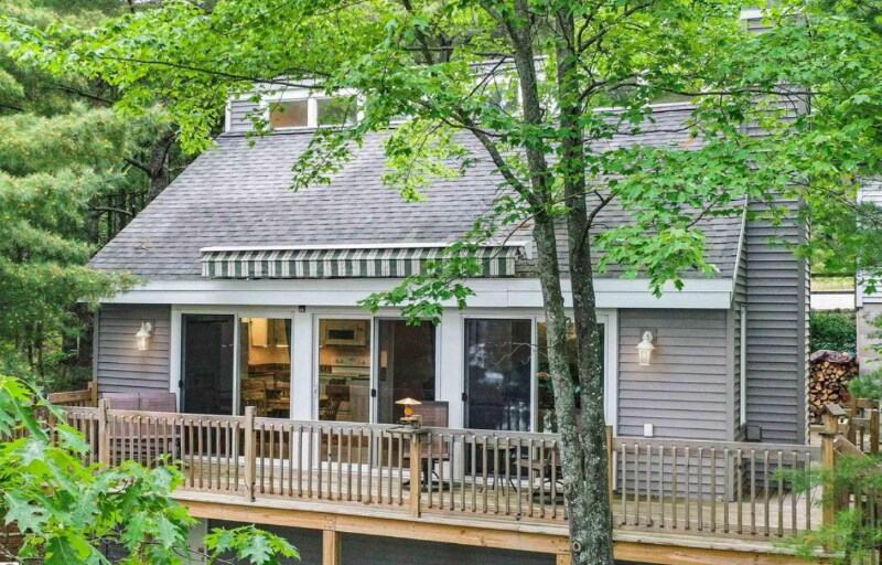 542 Island View Dr in Traverse City, MI - Building Photo