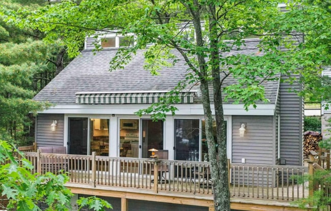 542 Island View Dr
