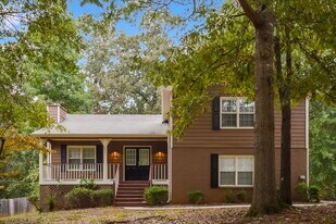 2621 Laurel Woods Ln SE in Conyers, GA - Building Photo
