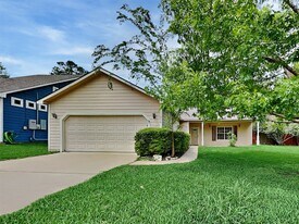 906 Crystal River in Montgomery, TX - Building Photo