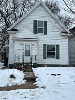 911 E Washington St in South Bend, IN - Building Photo