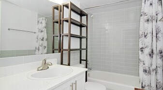 5976 Tisdall St in Vancouver, BC - Building Photo