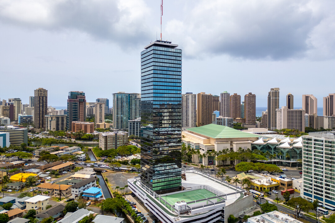 Century Center in Honolulu, HI - Building Photo