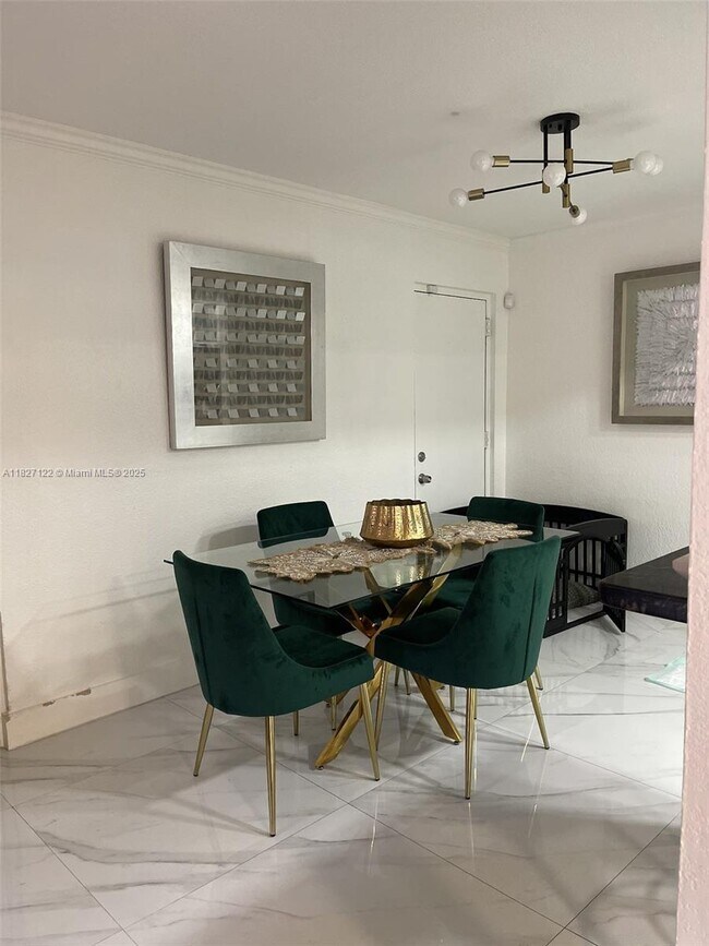 7120 Fairway Dr in Hialeah, FL - Building Photo - Building Photo
