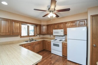 2213 S Wellington Ave in Sioux Falls, SD - Foto de edificio - Building Photo